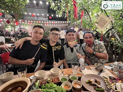 Phụ kiện hoá trang cầm tay vui nhộn chủ đề Happy New Year [Bằng gỗ - Nhiều kiểu] PK-GO-01